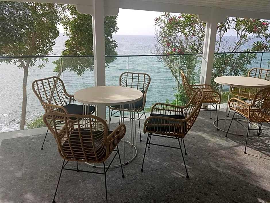 E.J. Pyrgos Bay Hotel