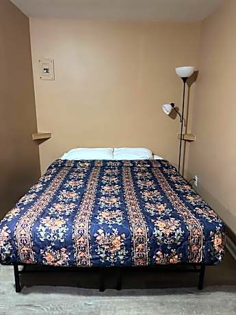 Queen Room - Non-Smoking