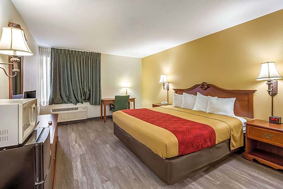 Econo Lodge Inn And Suites