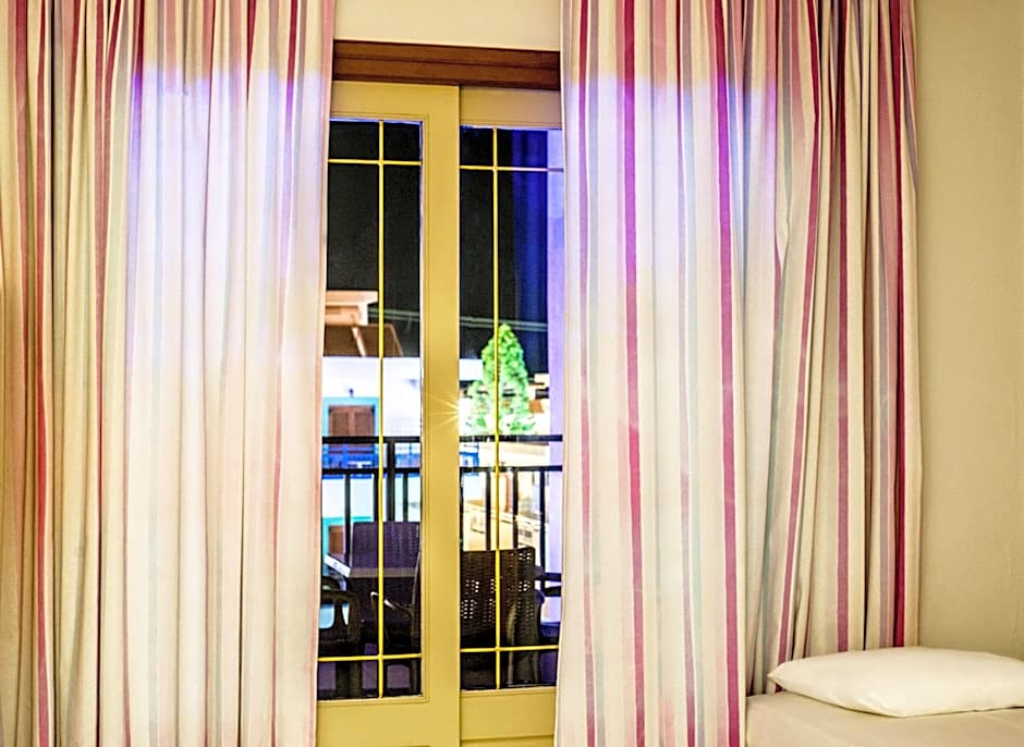 Stefania Studios by Estia