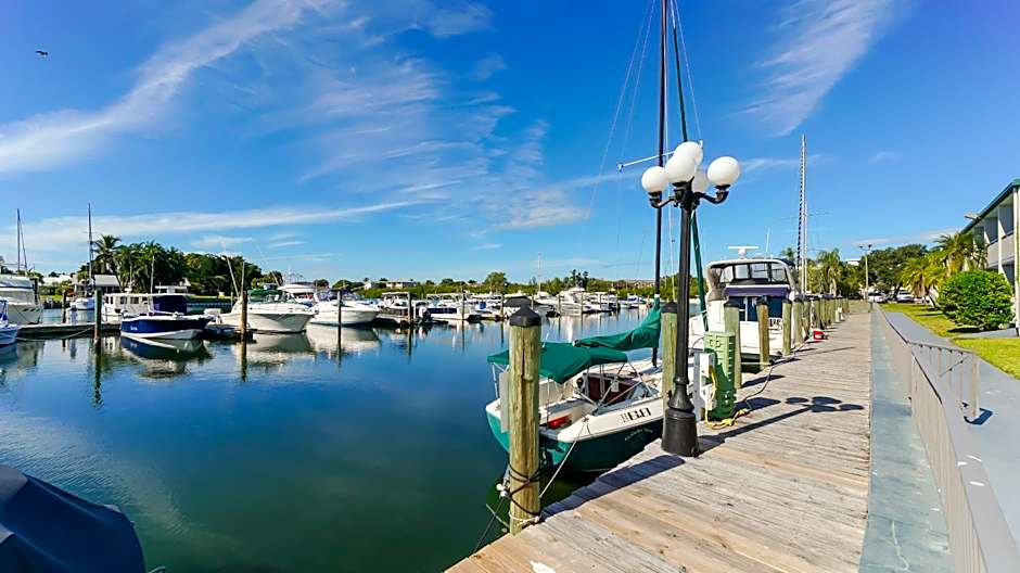 Heated Pool, Fireplace, 70" TV, Waterfront & More!