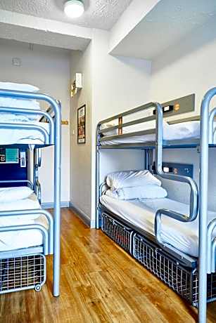 Bed in 6-Bed Mixed Dormitory Room with External Shared Bathroom