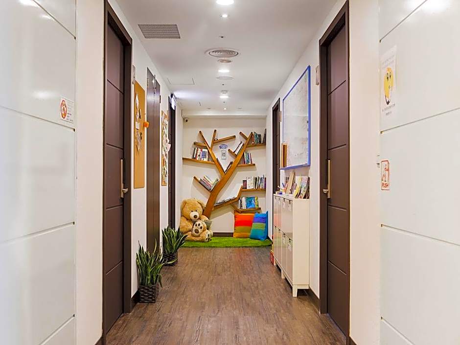 Sleepy Dragon Hostel