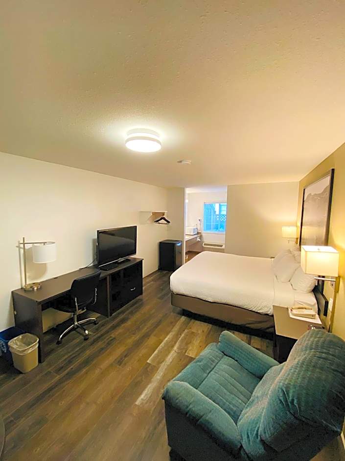 Super 8 by Wyndham 100 Mile House