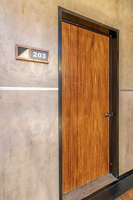 L203 New studio apt 1Bdrm 1bath AC Rooftop