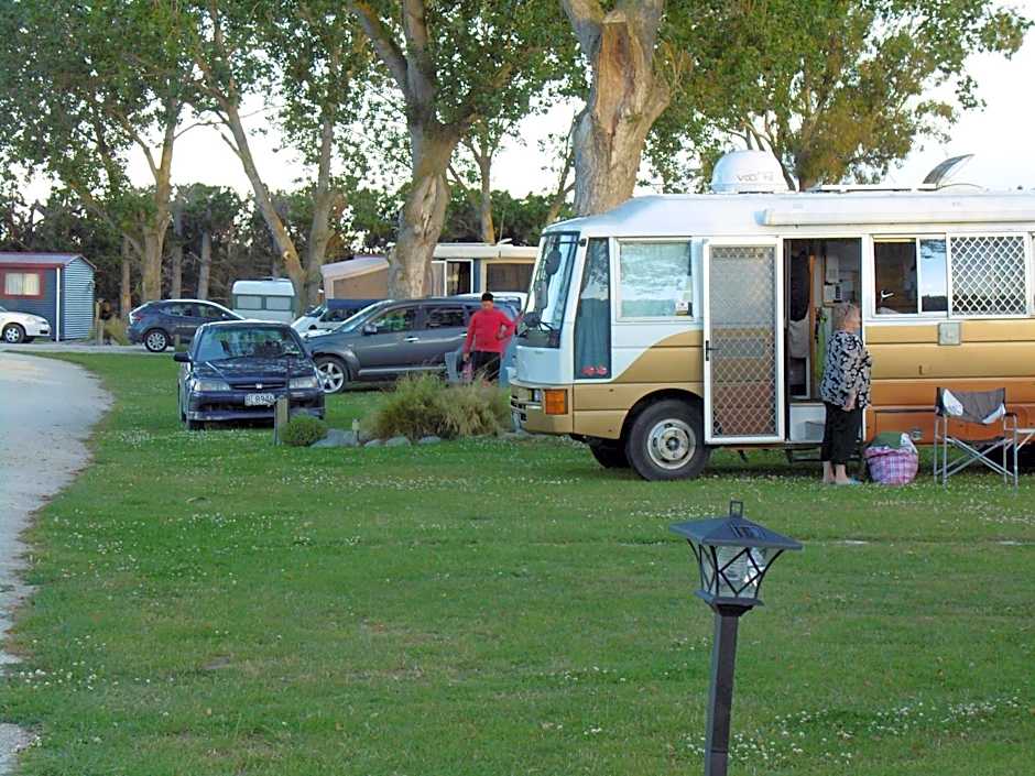 Glenavys Waitaki River Motor Camp