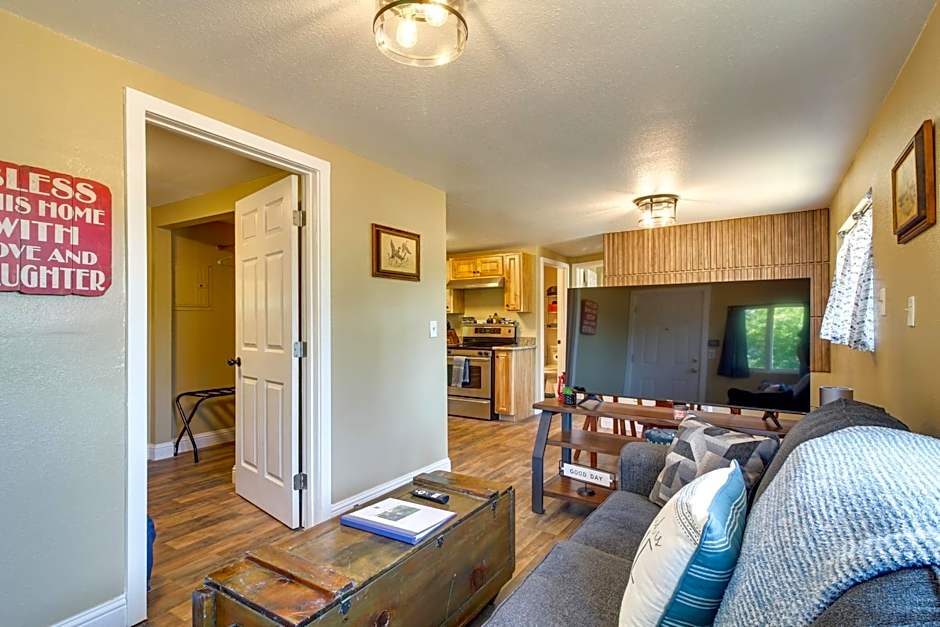 Cozy Coos Bay Retreat with On-Site Creek and Fishing!
