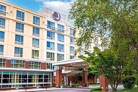 DoubleTree by Hilton Boston Bayside