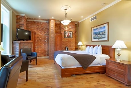 Deluxe Room with One Queen Bed