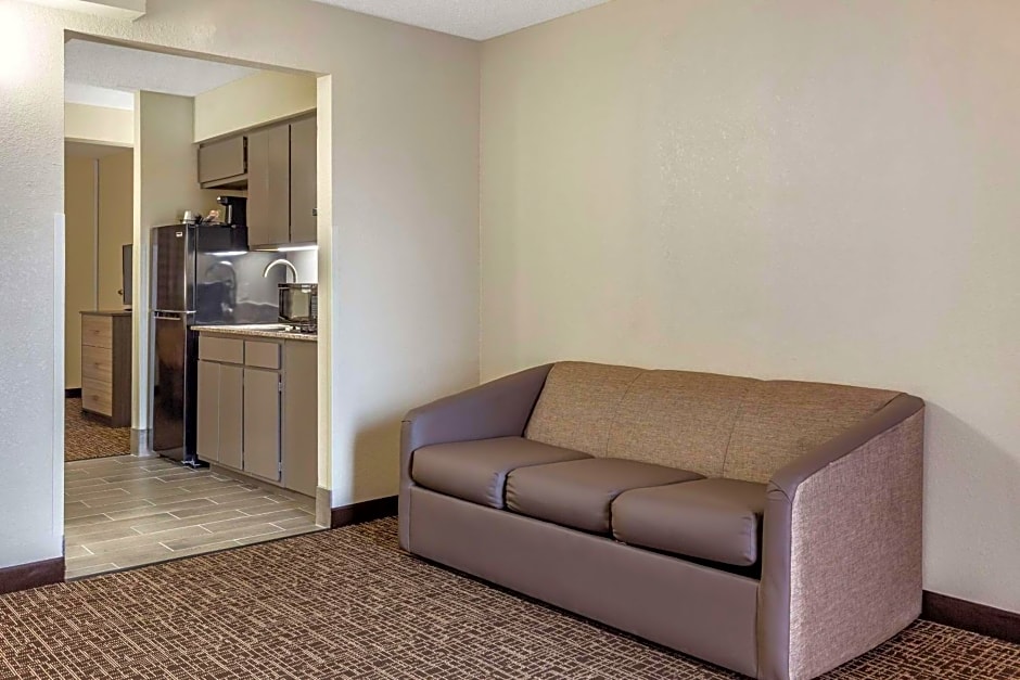 Quality Inn & Suites Spring Lake - Fayetteville near Fort Bragg