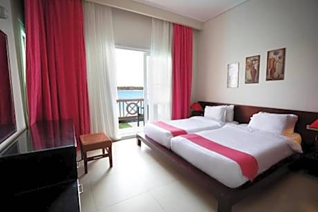 Deluxe Floating Suite