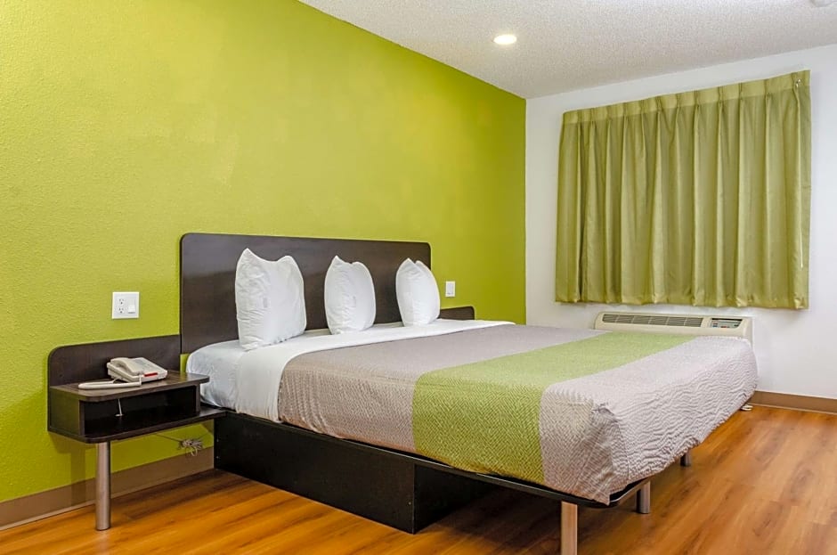 Studio 6 Fresno, CA - Extended Stay