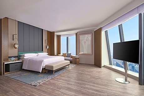 Vice President Suite, M Club lounge access, Suite, 1 King, River view