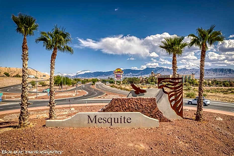 Mesquite Retreat 2 Bd Condo by Cool Properties LLC