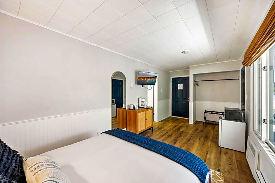 Fresh Coast Motel