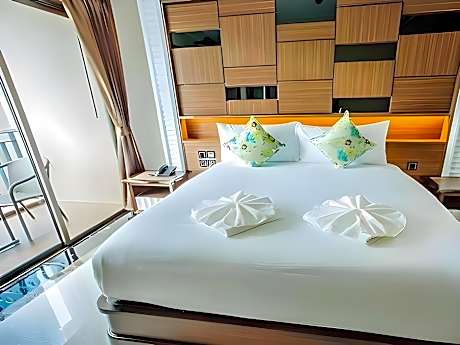 Premier Double Room with City View