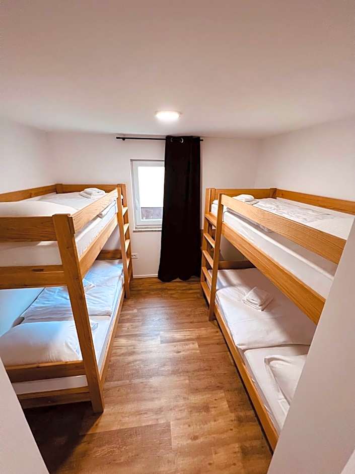 PJ Hotel Cerklje - 5min to Airport - Free Parking