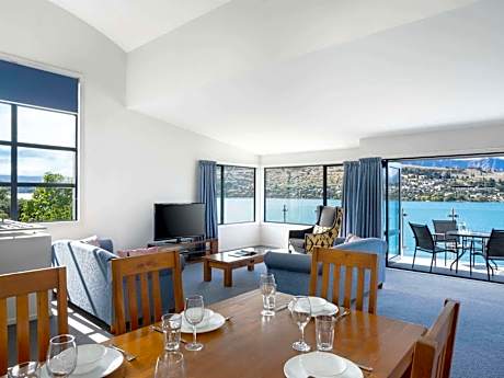 Four-bedroom lake view suite