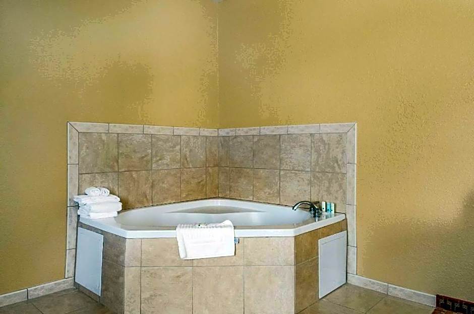 Quality Inn & Suites Slidell