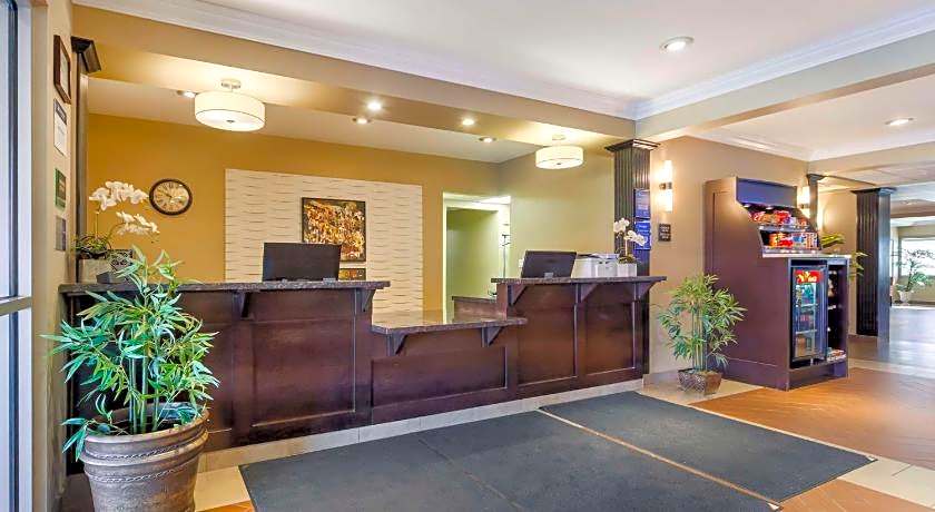 Best Western Plus Peace River Hotel & Suites