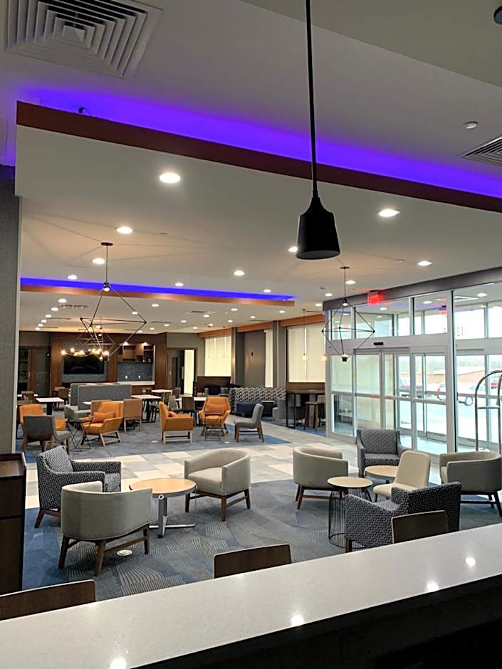 La Quinta Inn & Suites by Wyndham Louisville East