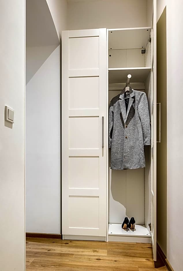 Jimmy's Apartments Emerald