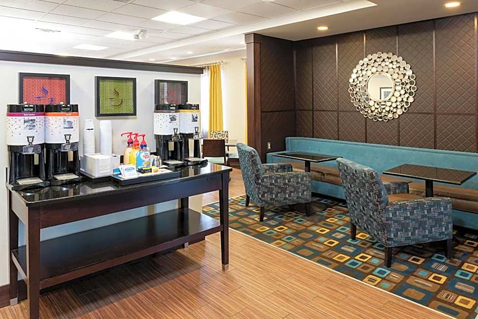Hampton Inn By Hilton And Suites Cleveland-Airport/Middleburg Heights