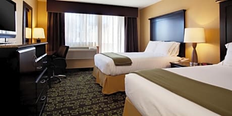 Two Queen Beds Hear Mobility Access Tub - Non-Smoking