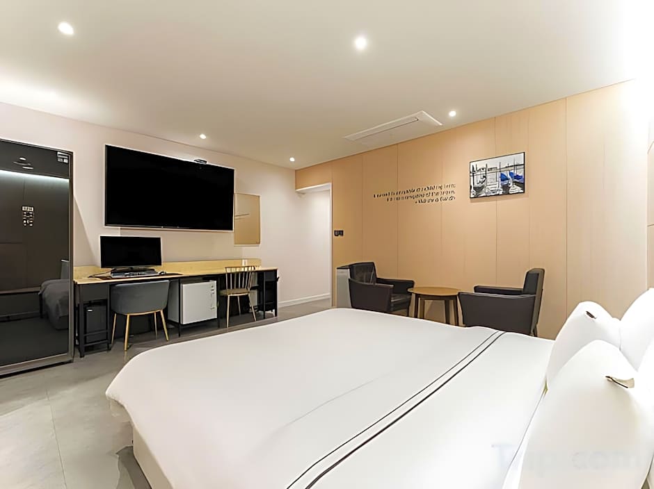 Hotel Millennium