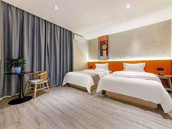 Yilong Hotel