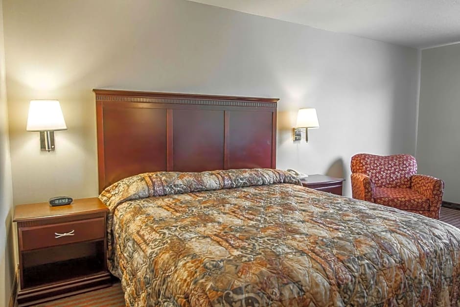 Bridgeway Inn & Suites
