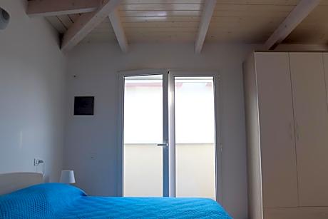 Studio Apartment with Balcony