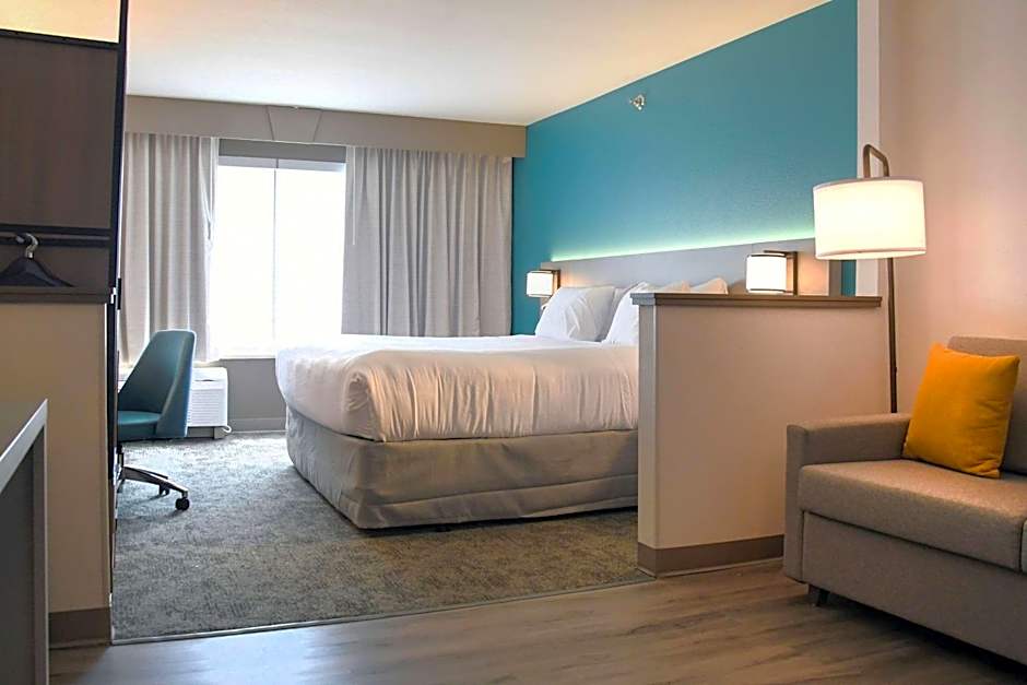 Comfort Inn & Suites NW Milwaukee