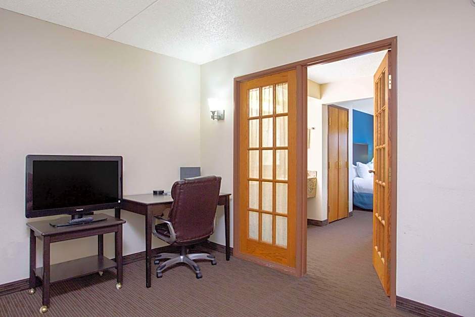 AmericInn by Wyndham Green Bay West