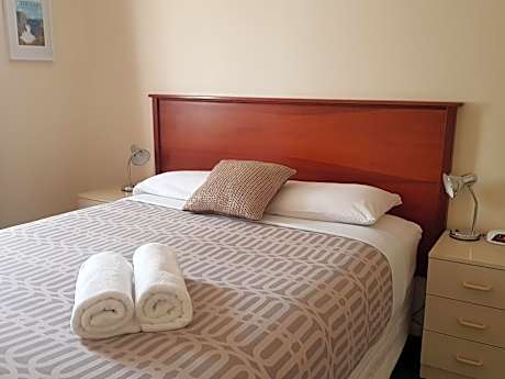 Deluxe Three-Bedroom Apartment