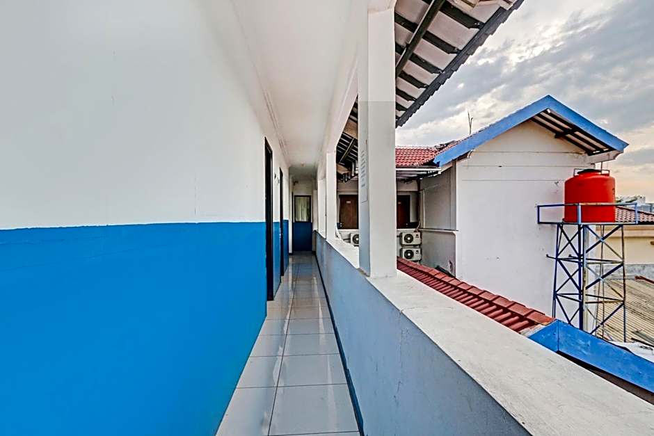 OYO 90426 Near Mall Ciputra 2