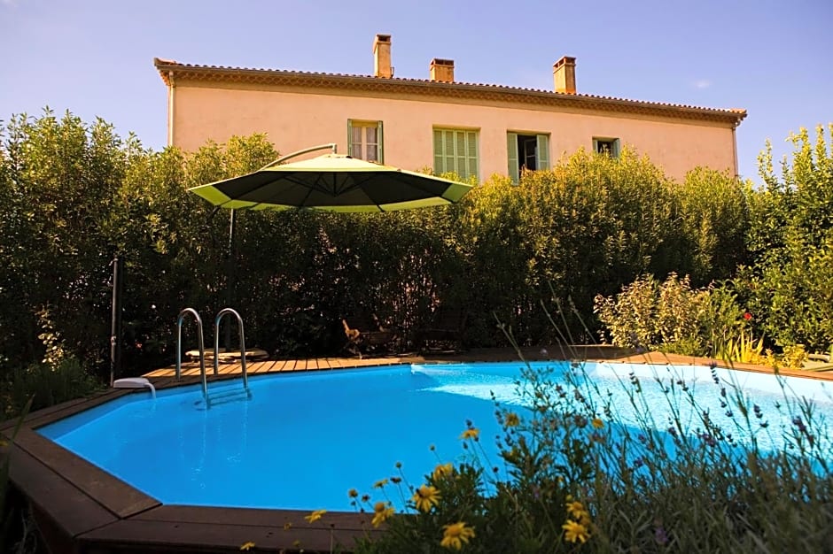 A l'ombre du clocher