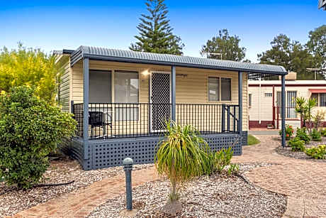 Standard 1 Bedroom Cabin - Sleeps 6