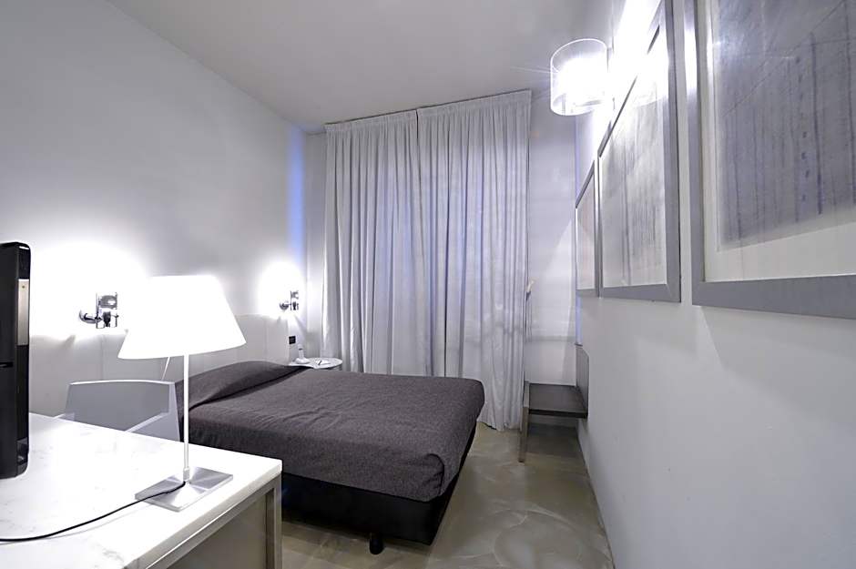 Photo 1 of 5 of Single Room
