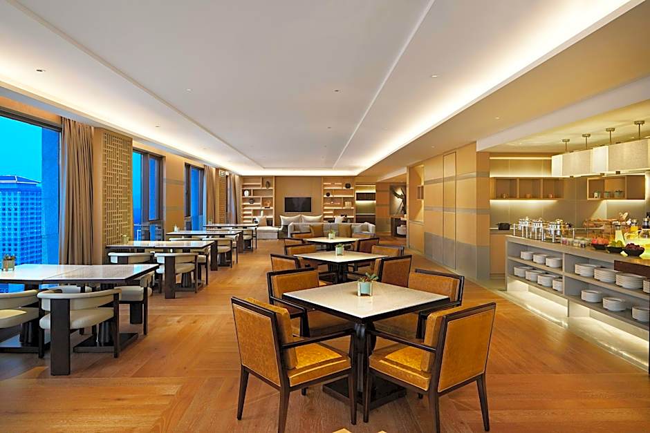 Sheraton Yunfu Xinxing Hotel