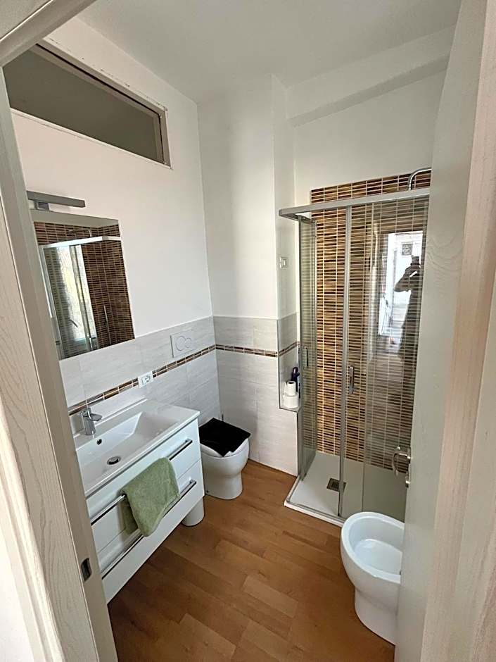 Room Saronno + B&B