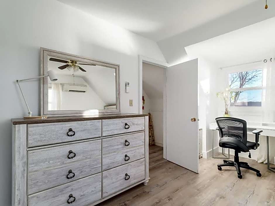 Cozy family waterfront retreat recently renovated