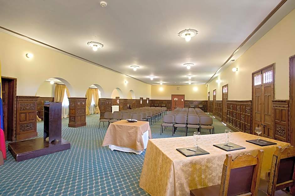 Hotel Dann Monasterio