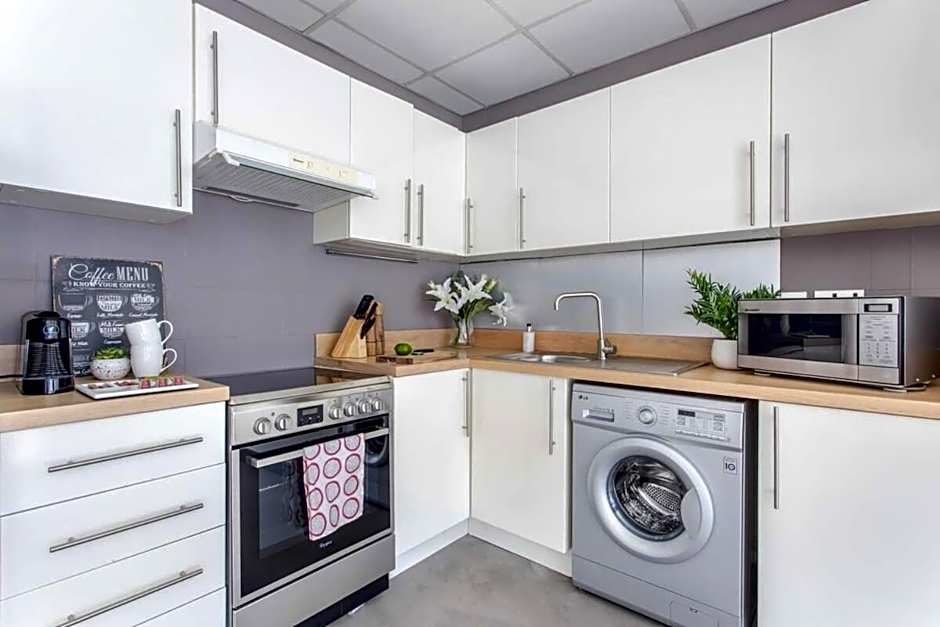 Frank Porter - Marina Views Tower B