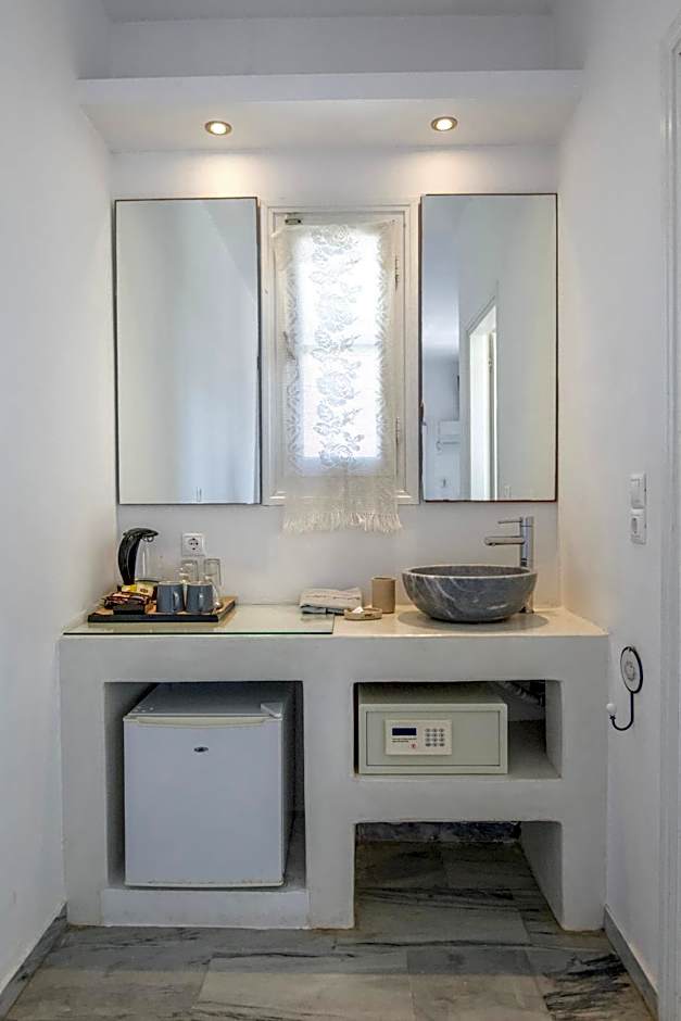 Margarita Studios Ambelas