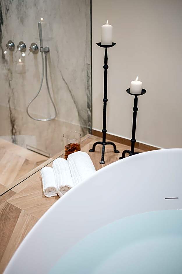 Naxi Suites