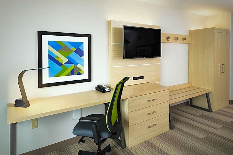 Holiday Inn Express and Suites Medford By IHG