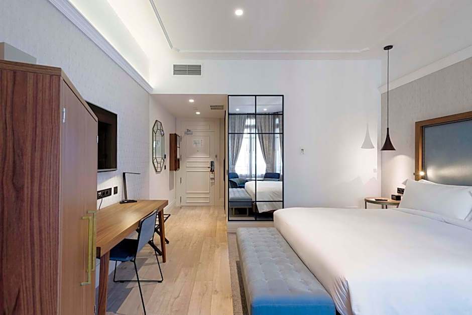 DoubleTree by Hilton Madrid - Prado
