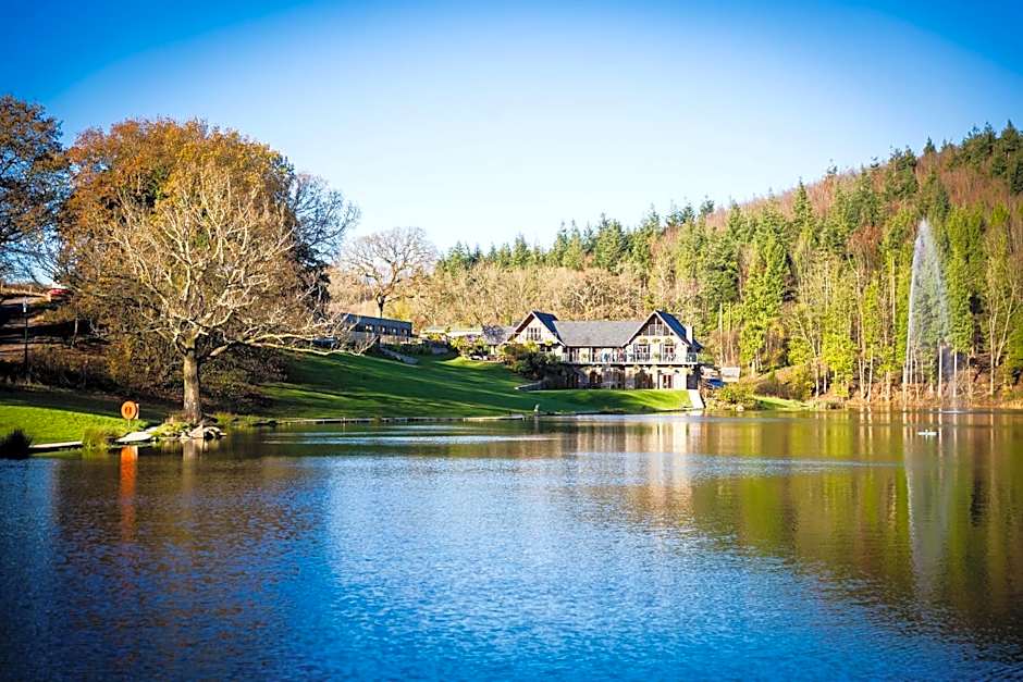 Canada Lodge and Lake