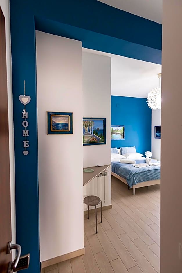 PalerMonAmour Art Gallery Suite